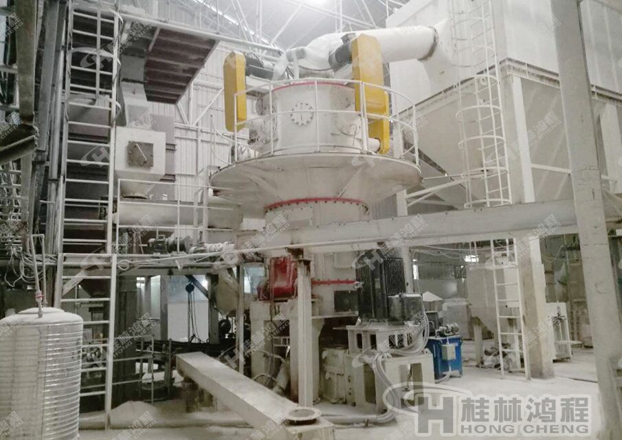 HLMX1100高純石英砂磨粉機推薦設備，桂林鴻程環(huán)保磨粉機，HLMX超細立式磨粉機